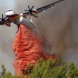 Pour le Conseil fédéral, il est prématuré d'acheter un avion d'extinction de type Canadair (archives).